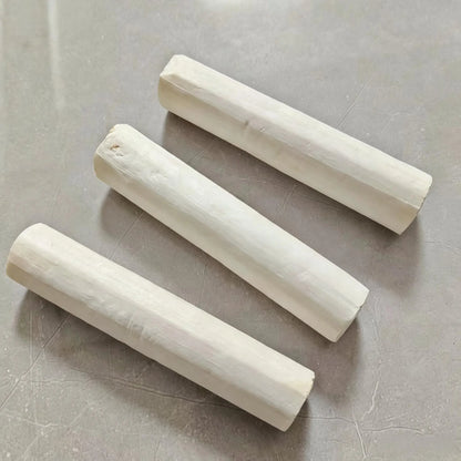 6-Pack Natural Tongcao Bird Chewing Sticks, Safe Parrot Accessories for Small Birds, Shredding Fun Toy, Healthy Beak Care Tool, Practical Enrichment